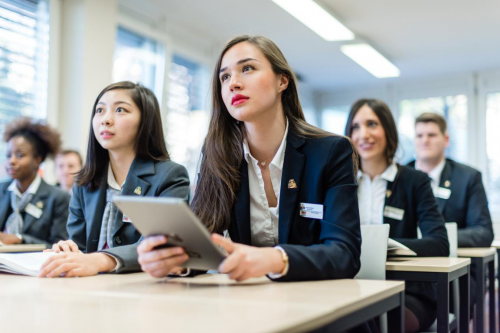 揭秘瑞士酒店管理 不止于酒店，多元职业路径点亮未来